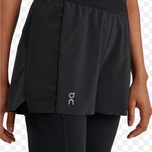On Running Women’s active shorts size L EUC